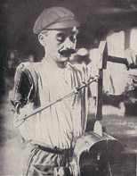 Kriegsverletzter bei seiner täglichen Arbeit Berlin 1924